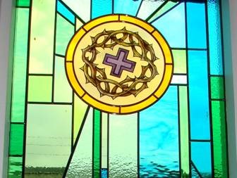 6. Maundy Thursday: Night of Jesus‘ imprisonment, Symbol: Cross with Crown of Thorns. Flower: Dandelion = Triumph