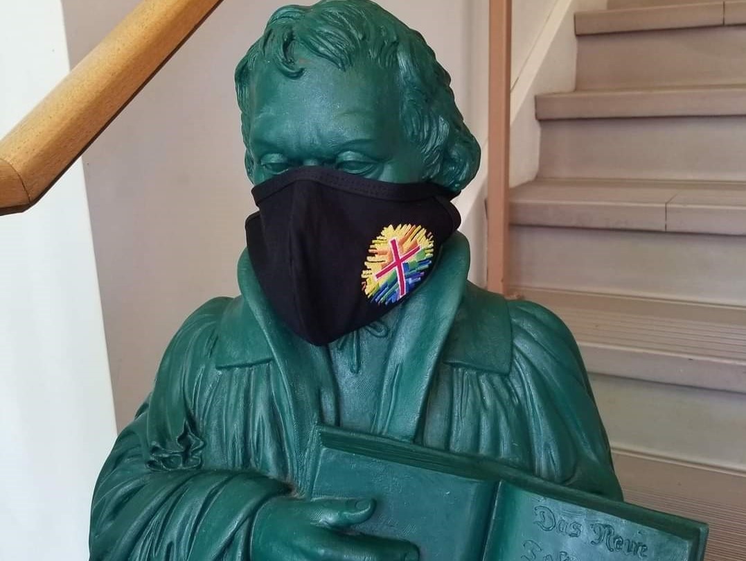 2020 MartinLuther statue with logo mask-4x3