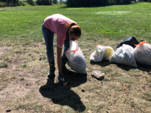 2021 Michelle Brennen at Shoreline Clean-up August